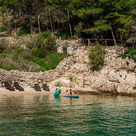 Villa Nid Cache *